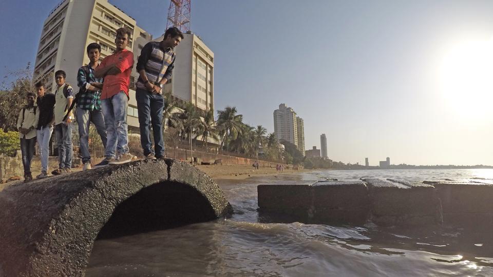 The BMC decided to build 7 STPs after state pollution control board drew flak for disposing sewage in to the Arabian Sea.(HT FILE).JPG